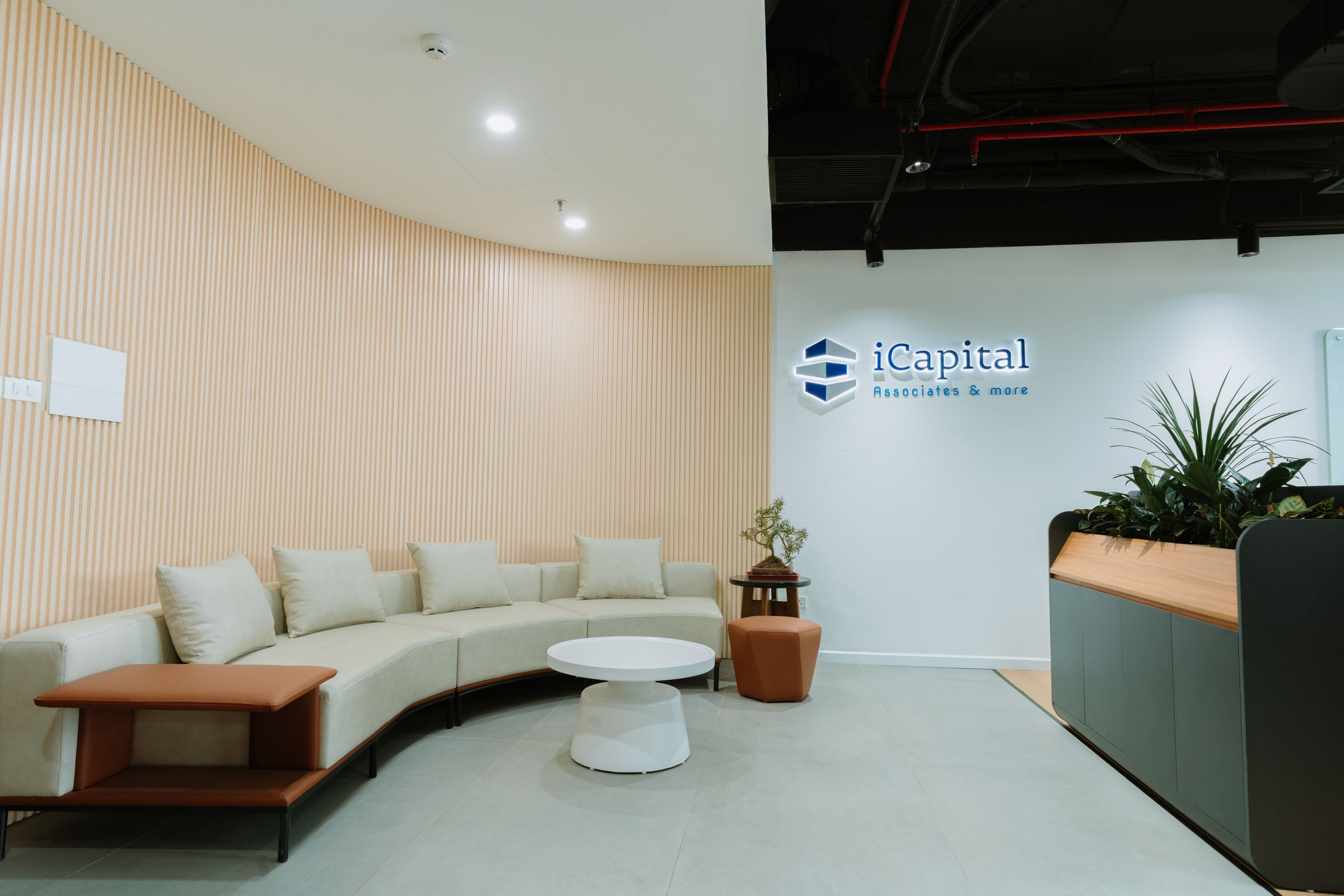 Khu vực lễ tân văn phòng iCapital tại Vinaconex Diamond